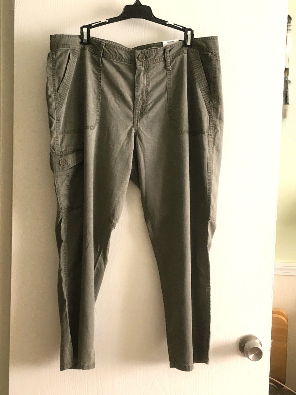 Sonoma Goods for Life Cargo Capris, Olive color, Size 16, NWT